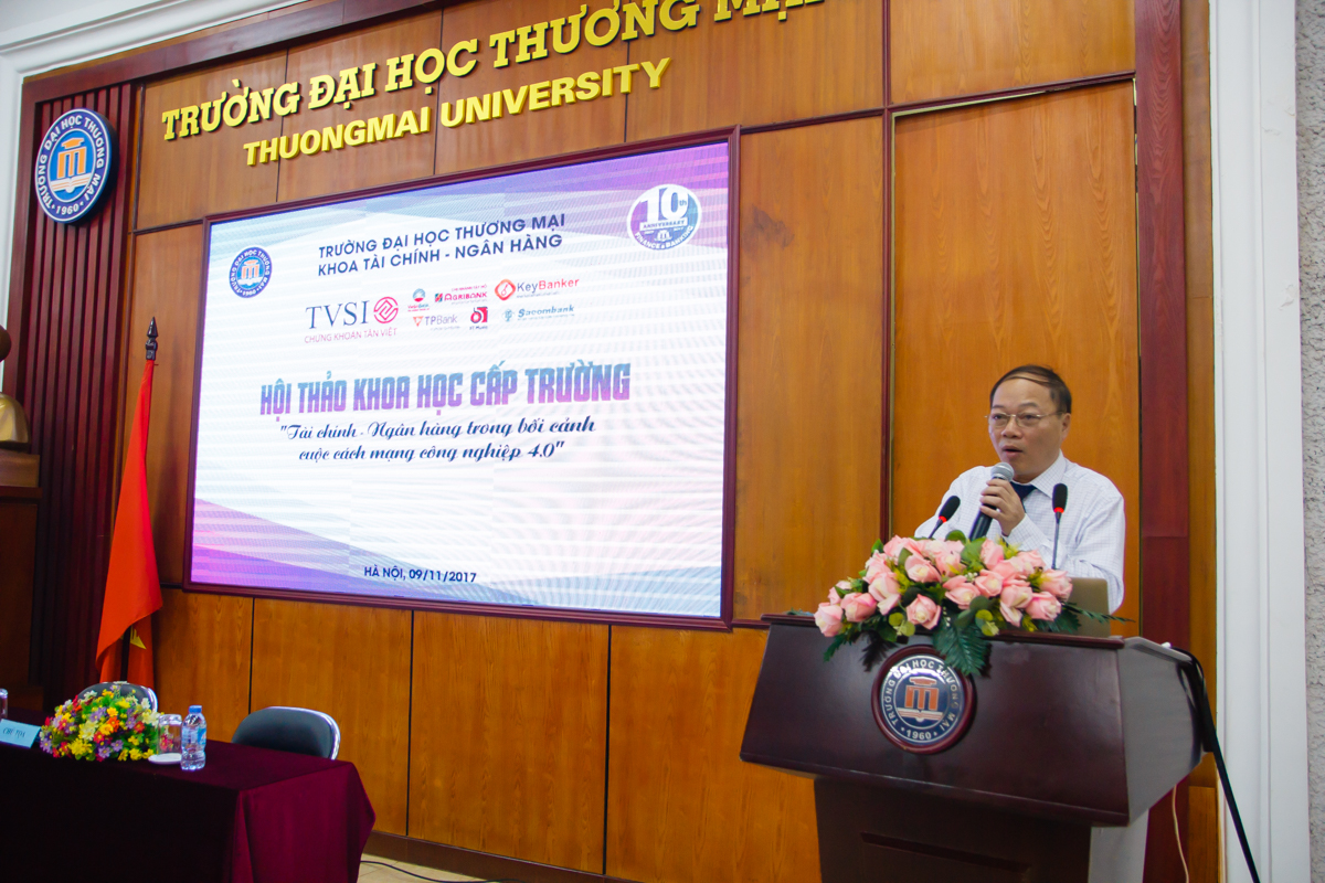PGS.TS Nguyễn Hoàng Long phát biểu trong hội thảo.