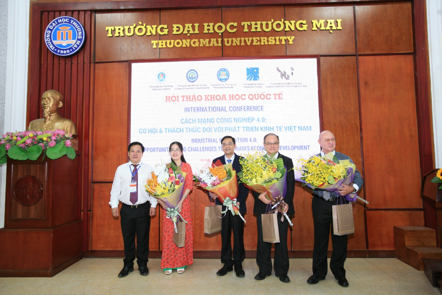 Hội thảo khoa học quốc tế với chủ đề “Cách mạng công nghiệp 4.0: Cơ hội và thách thức đối với phát triển kinh tế Việt Nam”