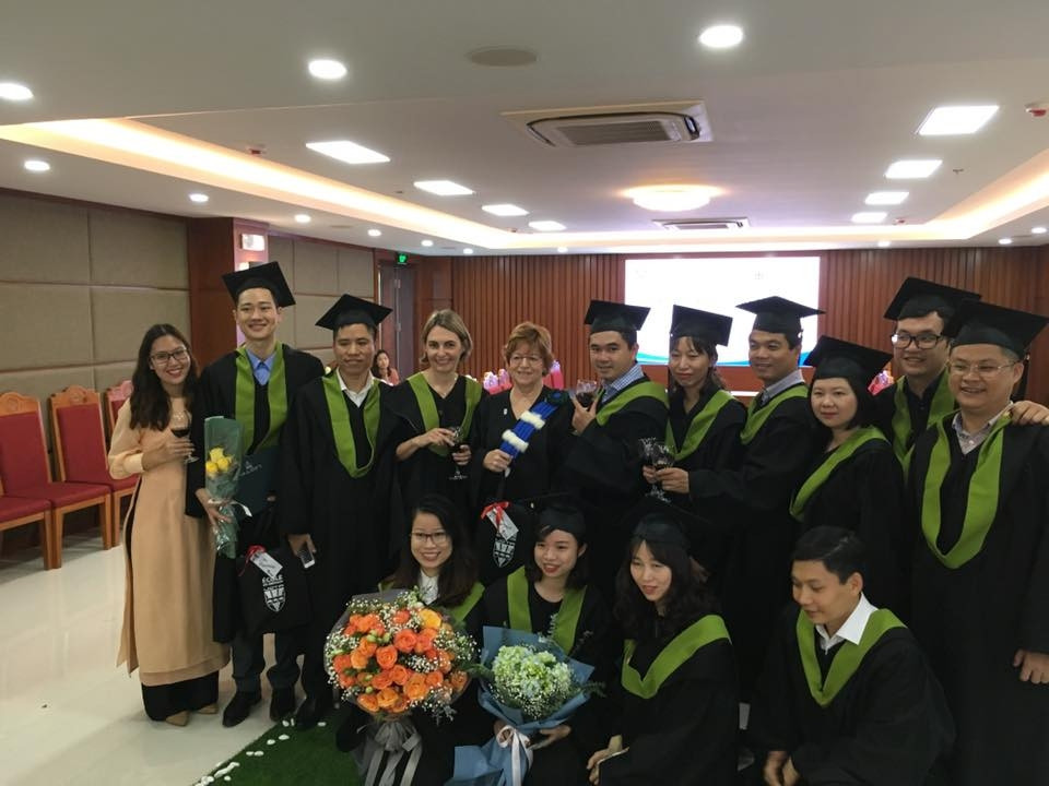 Lễ bế giảng thạc sĩ MBA Khóa 3 liên kết giữa trường Đại học Thương mại và trường Đại học Quebec - Canada