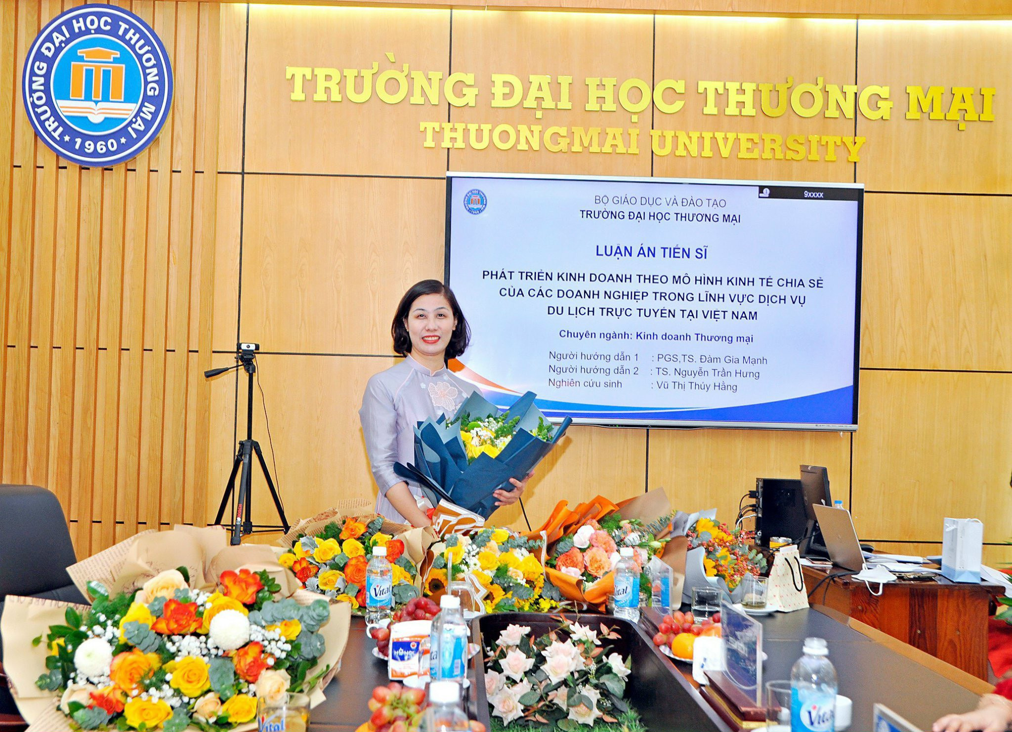 Lễ bảo vệ luận án tiến sĩ của Nghiên cứu sinh Vũ Thị Thúy Hằng