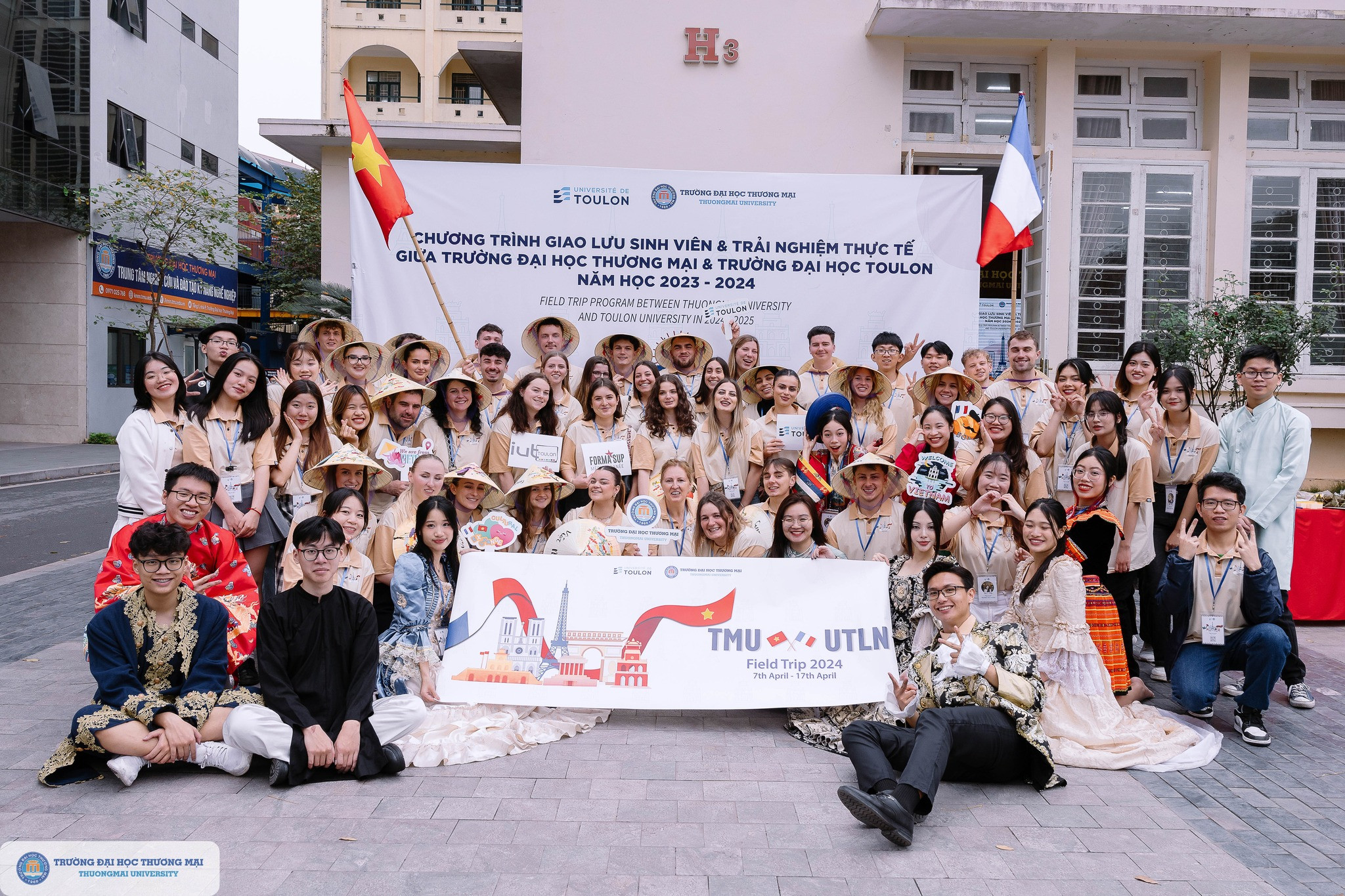 Lễ hội giao lưu văn hoá Việt - Pháp chào đón đoàn ĐH Toulon, Pháp trong chuỗi chương trình giao lưu sinh viên và trải nghiệm thực tế giữa Trường ĐHTM và ĐH Toulon