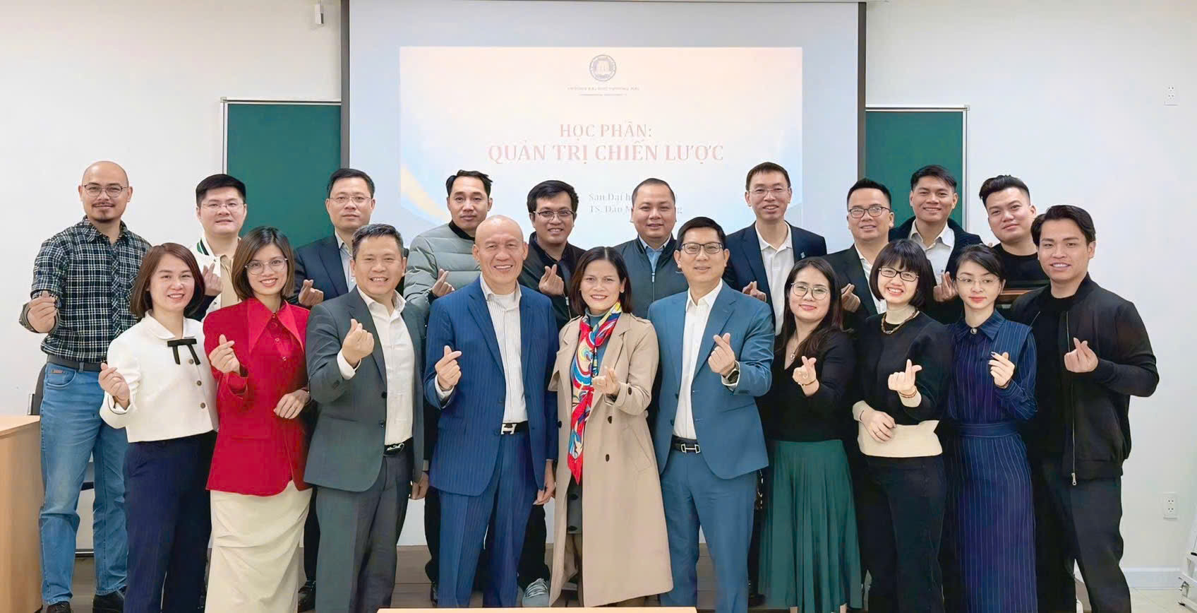 Báo cáo chuyên đề thực tế “Quản trị chiến lược cho các nhà điều hành trong thời đại cách mạng công nghiệp 4.0"”