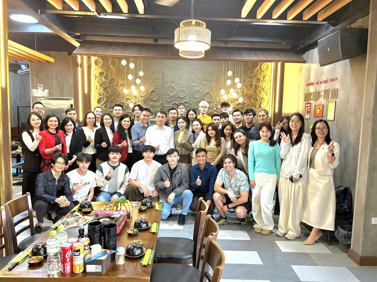 Trường Đại học Thương mại tổ chức chiêu đãi Lưu học sinh Lào nhân Kỷ niệm 50 năm Quốc khánh nước Cộng hòa Dân chủ Nhân dân Lào