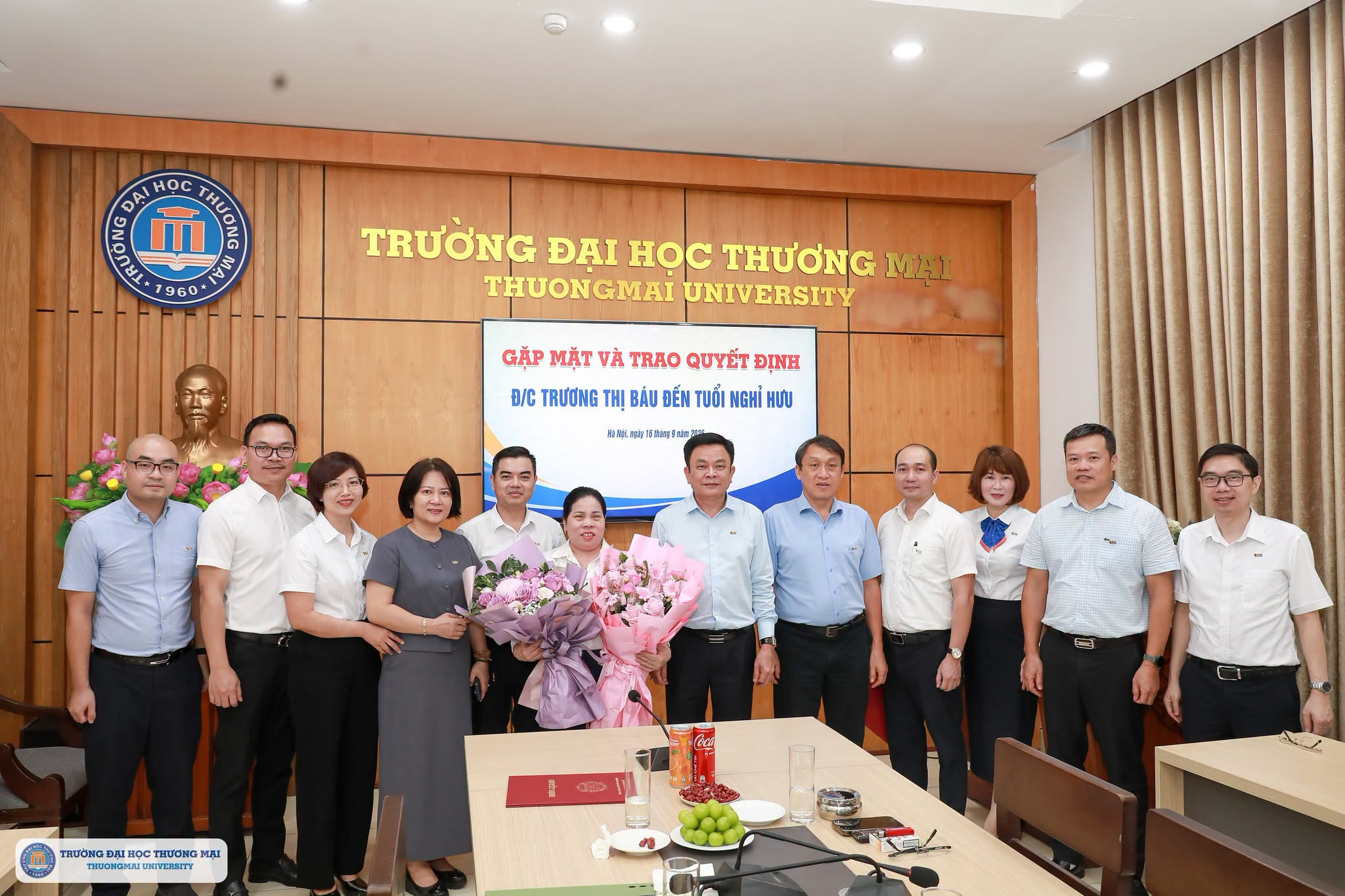 Gặp mặt thân mật và trao quyết định nghỉ hưu cho đồng chí Trương Thị Báu