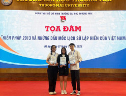 KHOA TIẾNG ANH XUẤT SẮC ĐẠT 3 GIẢI TOÀN CHƯƠNG TRÌNH HƯỞNG ỨNG “NGÀY PHÁP LUẬT VIỆT NAM” VÀ TỔNG KẾT 10 NĂM THI HÀNH HIẾN PHÁP NĂM 2013