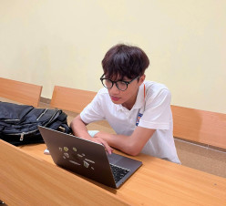 Thủ khoa ngành Marketing Trường Đại học Thương mại đạt 1.500 SAT, chọn ngành "hot" và nhận học bổng ngay khi nhập học