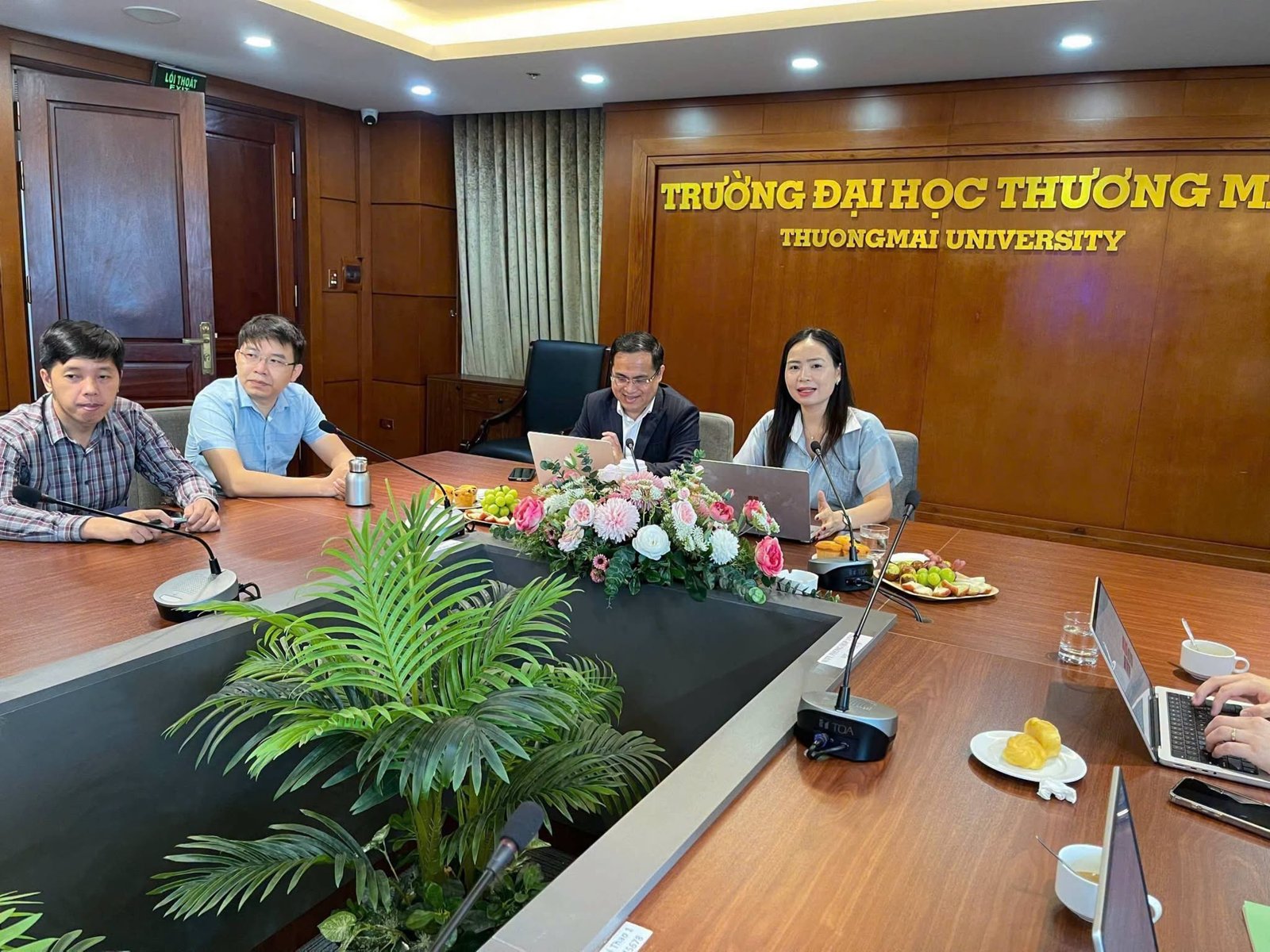 Trao đổi, thảo luận tại Tọa đ&agrave;m