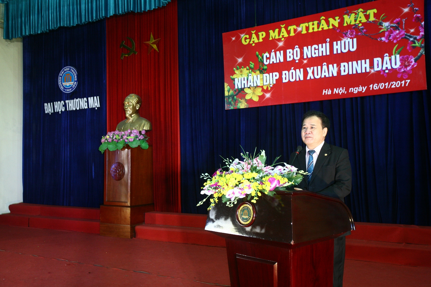 GẶP MẶT THÂN MẬT CCVC CỦA TRƯỜNG ĐÃ NGHỈ HƯU, NGHỈ MẤT SỨC Ở KHU VỰC HÀ NỘI NHÂN DỊP ĐÓN XUÂN ĐINH DẬU