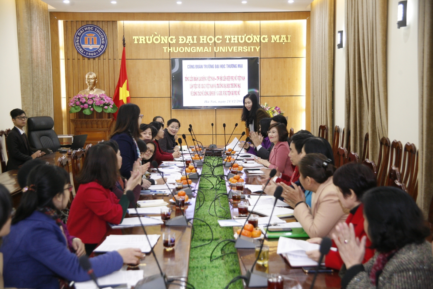 Buổi làm việc của Tổng Liên đoàn Lao động Việt Nam, Hội Liên hiệp Phụ nữ Việt Nam và Công đoàn giáo dục Việt Nam về công tác nữ công tại Trường Đại học Thương mại
