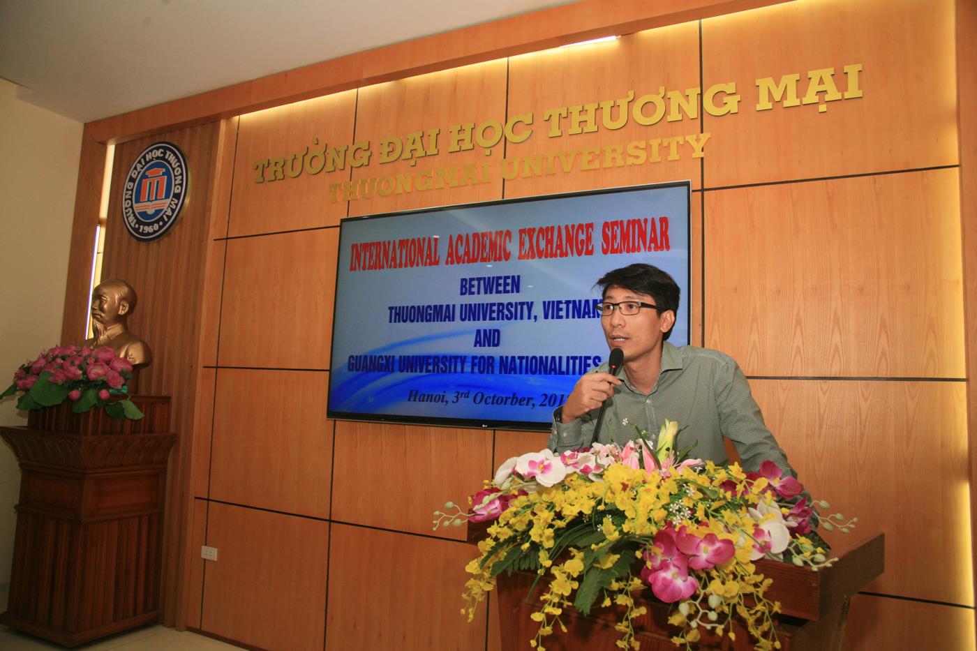 Tọa đàm trao đổi học thuật giữa trường Đại học Thương mại và trường Đại học Dân tộc Quảng Tây