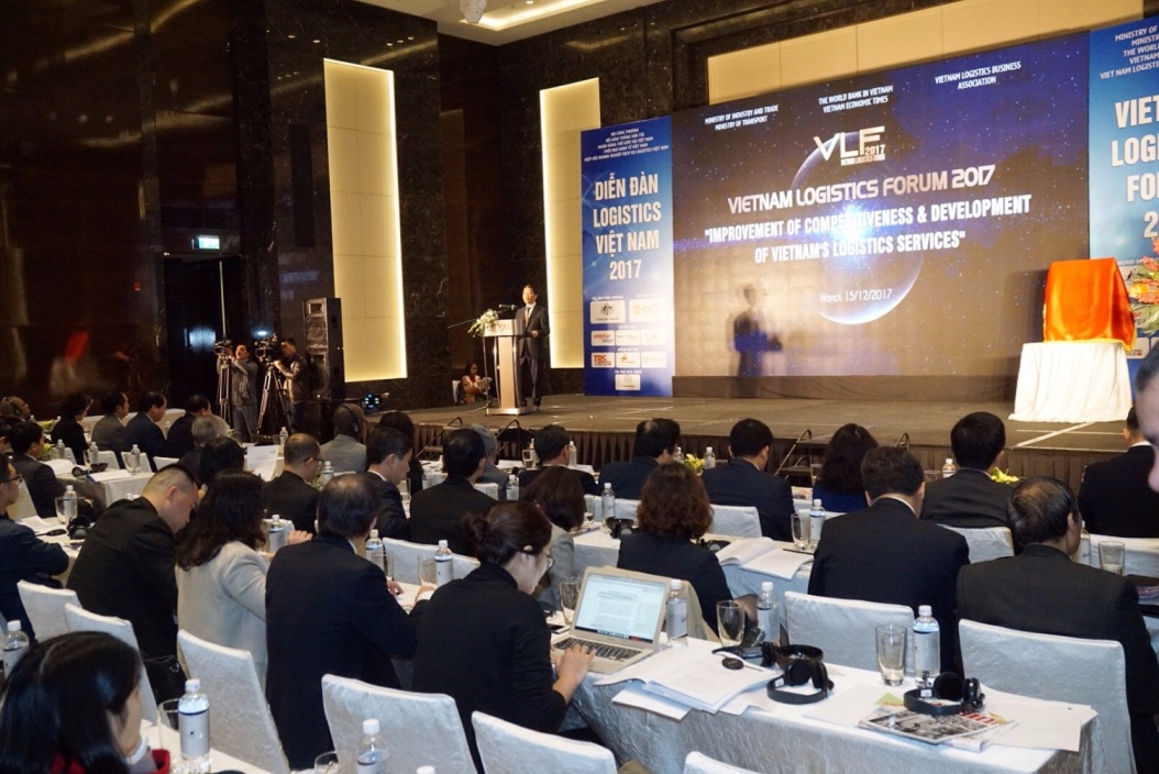 Thuongmai University Signs Memorandum of Co-operation in Logistics Training at Vietnam Logistics Forum 2017