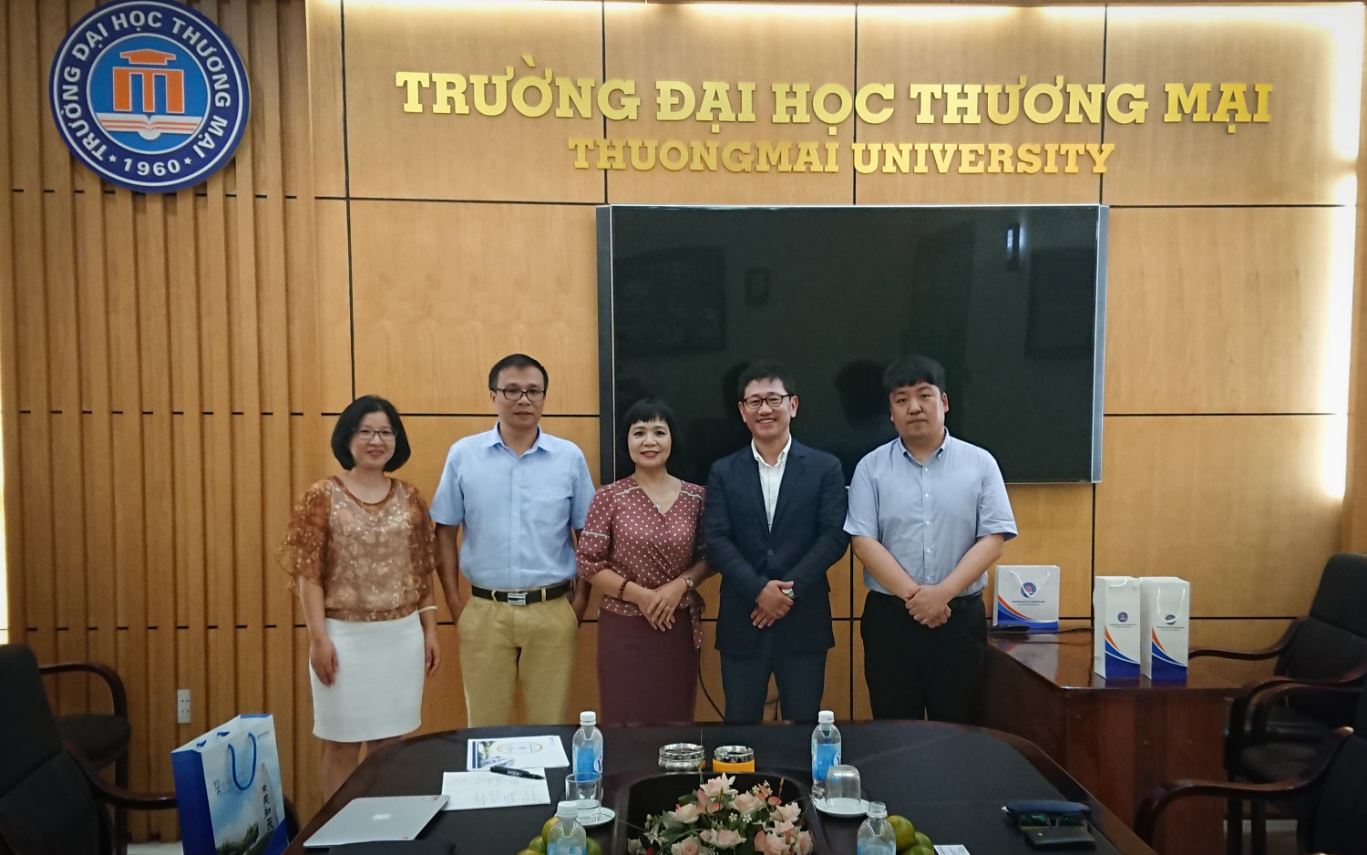 Thuongmai University receives and works with Dong-eui University, Korea
