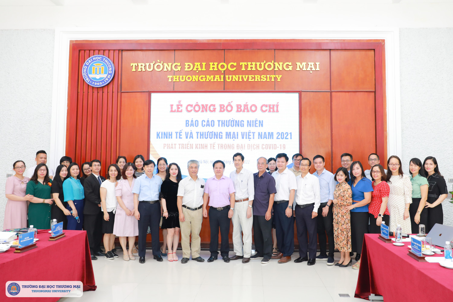 Hội thảo công bố Báo cáo thường niên Kinh tế và Thương mại Việt Nam 2021: “Phát triển kinh tế trong đại dịch COVID-19”