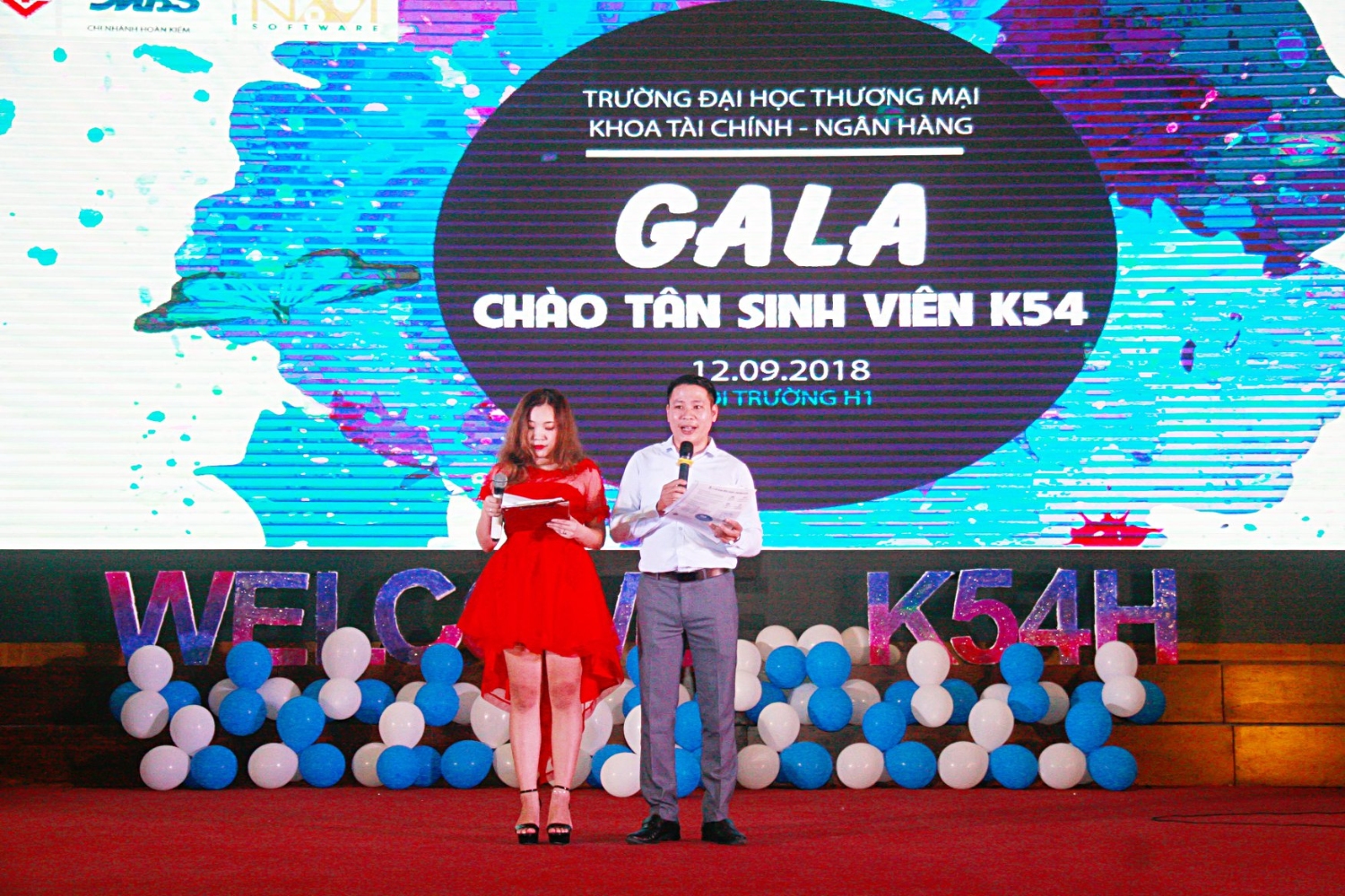 GALA CHÀO TÂN SINH VIÊN K54 KHOA TÀI CHÍNH NGÂN HÀNG